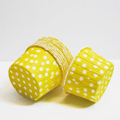 Capsulas Rigidas para Mini Cupcakes de Lunares Amarillas para reposteria creativa